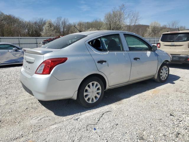 NISSAN VERSA 2019 Серебристый