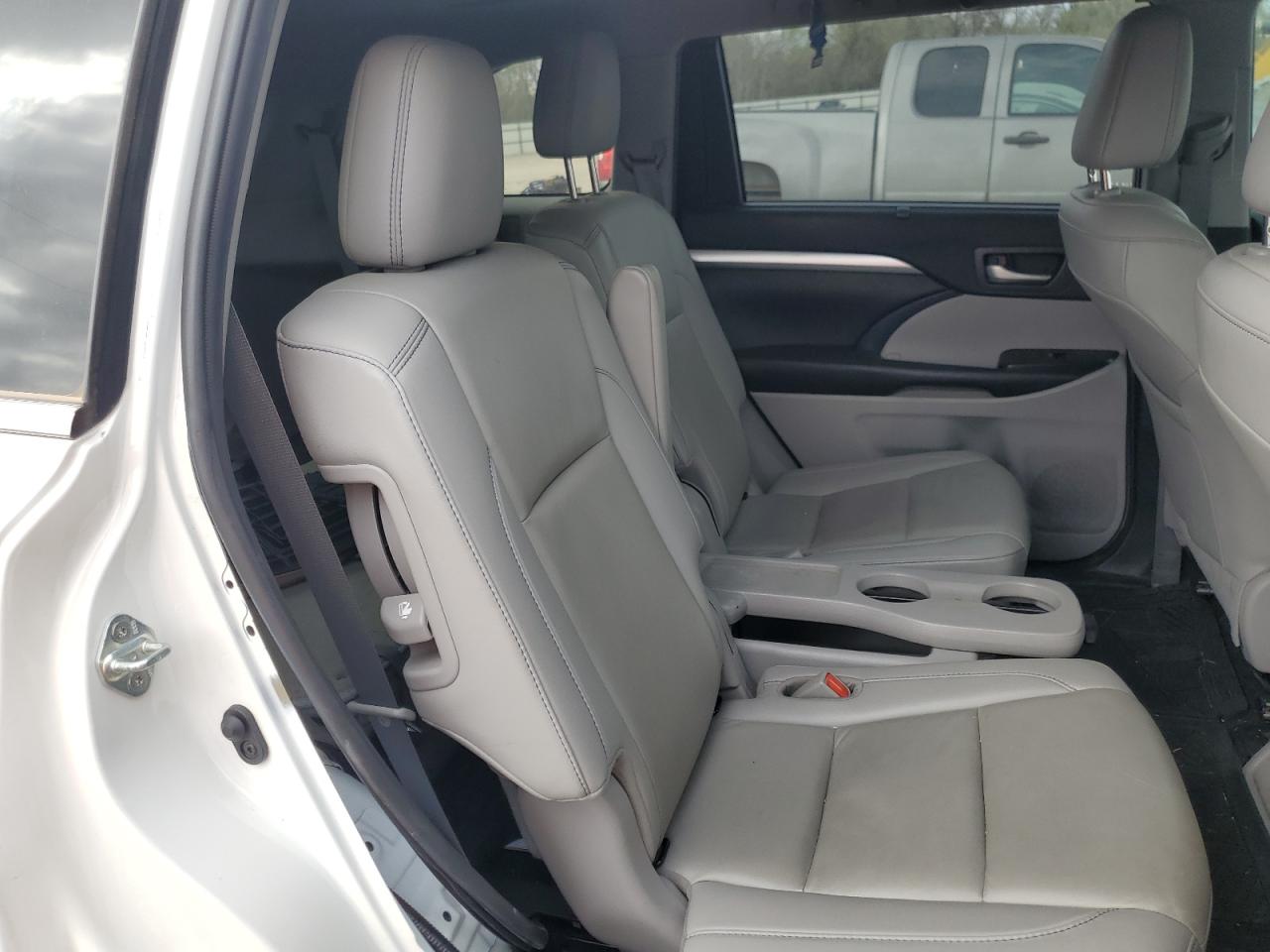 5TDKZRFH8KS326628 TOYOTA HIGHLANDER 2019