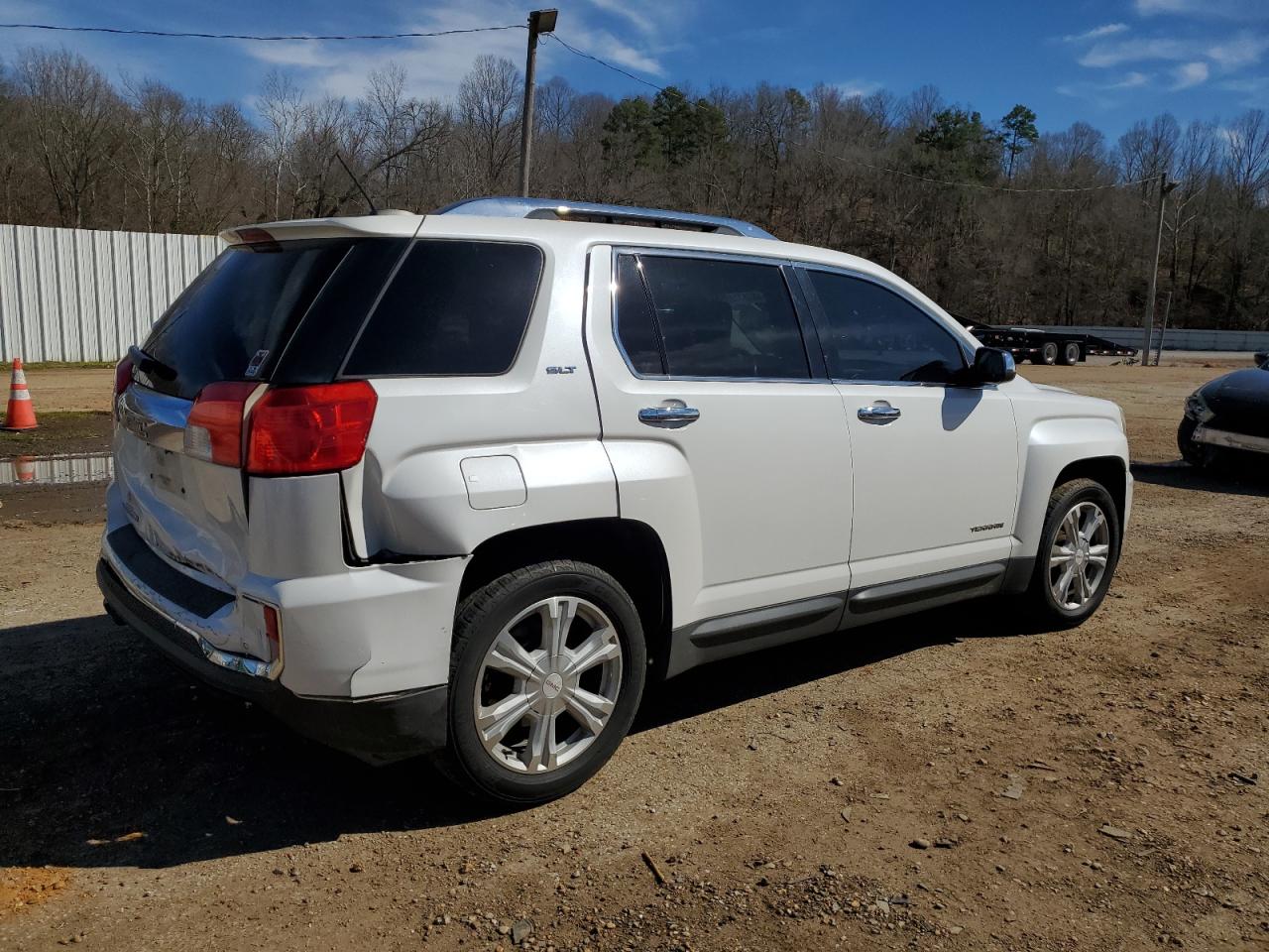 2016 GMC Terrain - Image 3