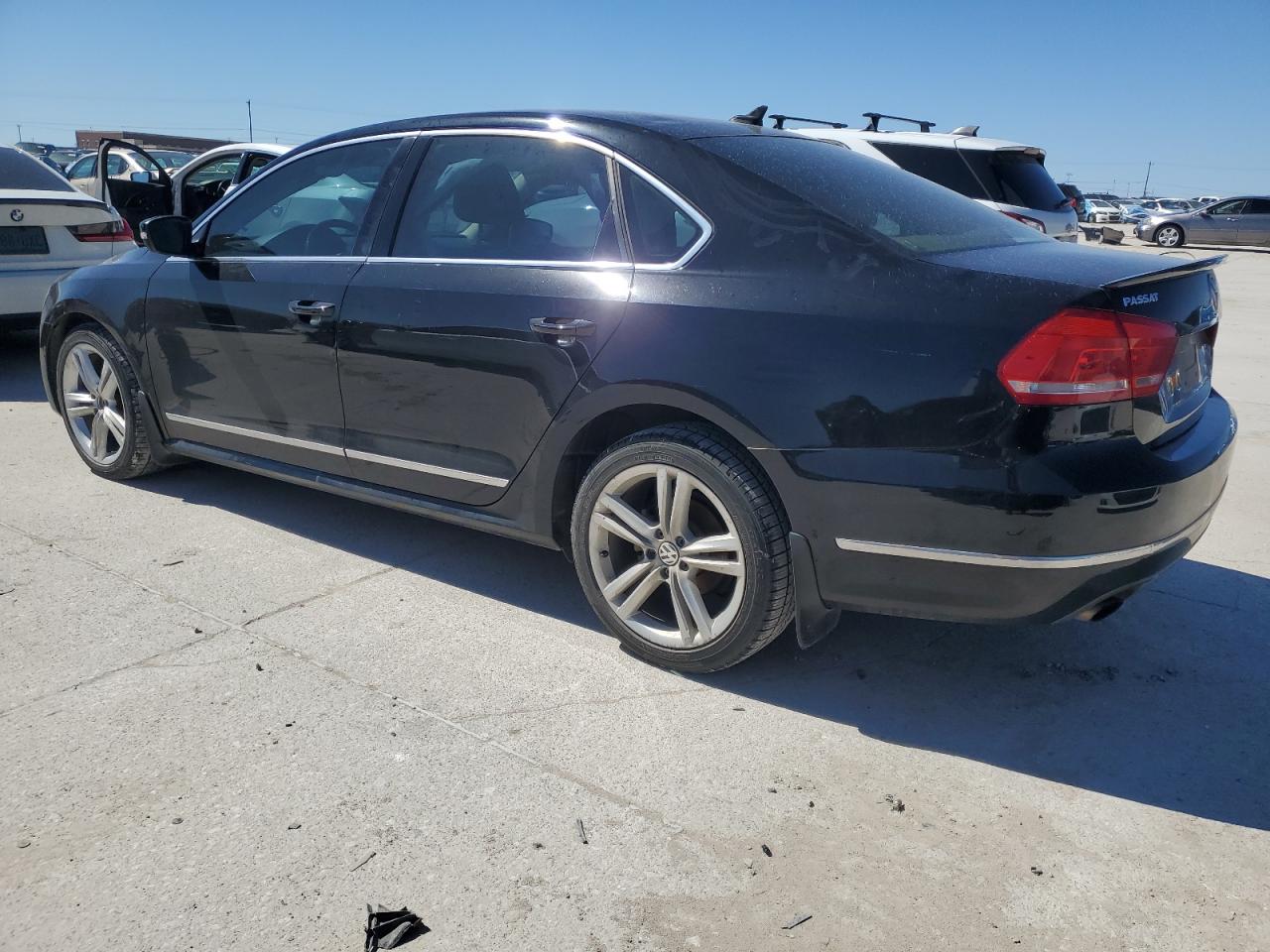 2015 Volkswagen Passat - Image 2