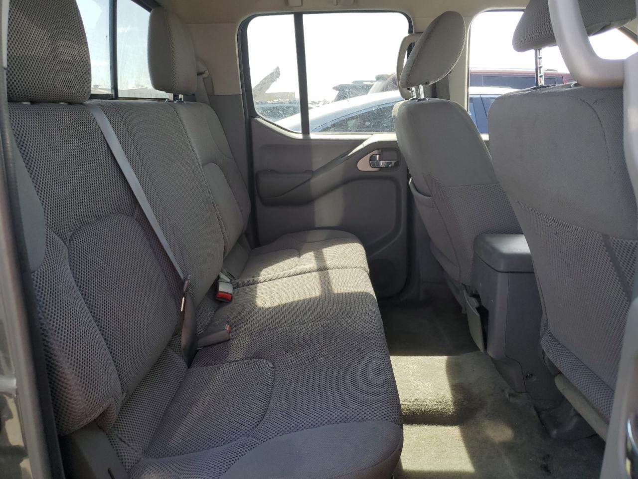 2015 Nissan Navara (Frontier) - Image 10