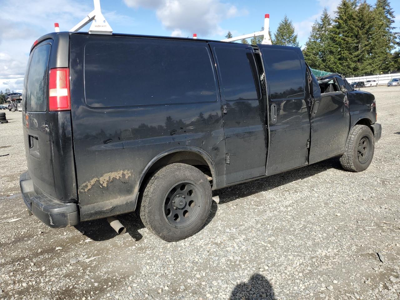 2011 Chevrolet Express - Image 3