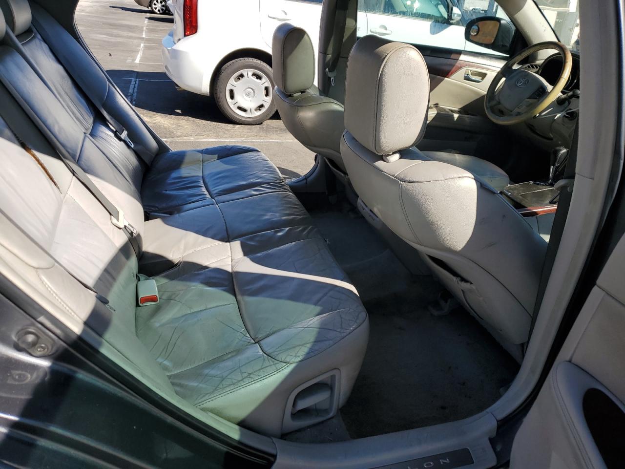 2012 Toyota Avalon - Image 10