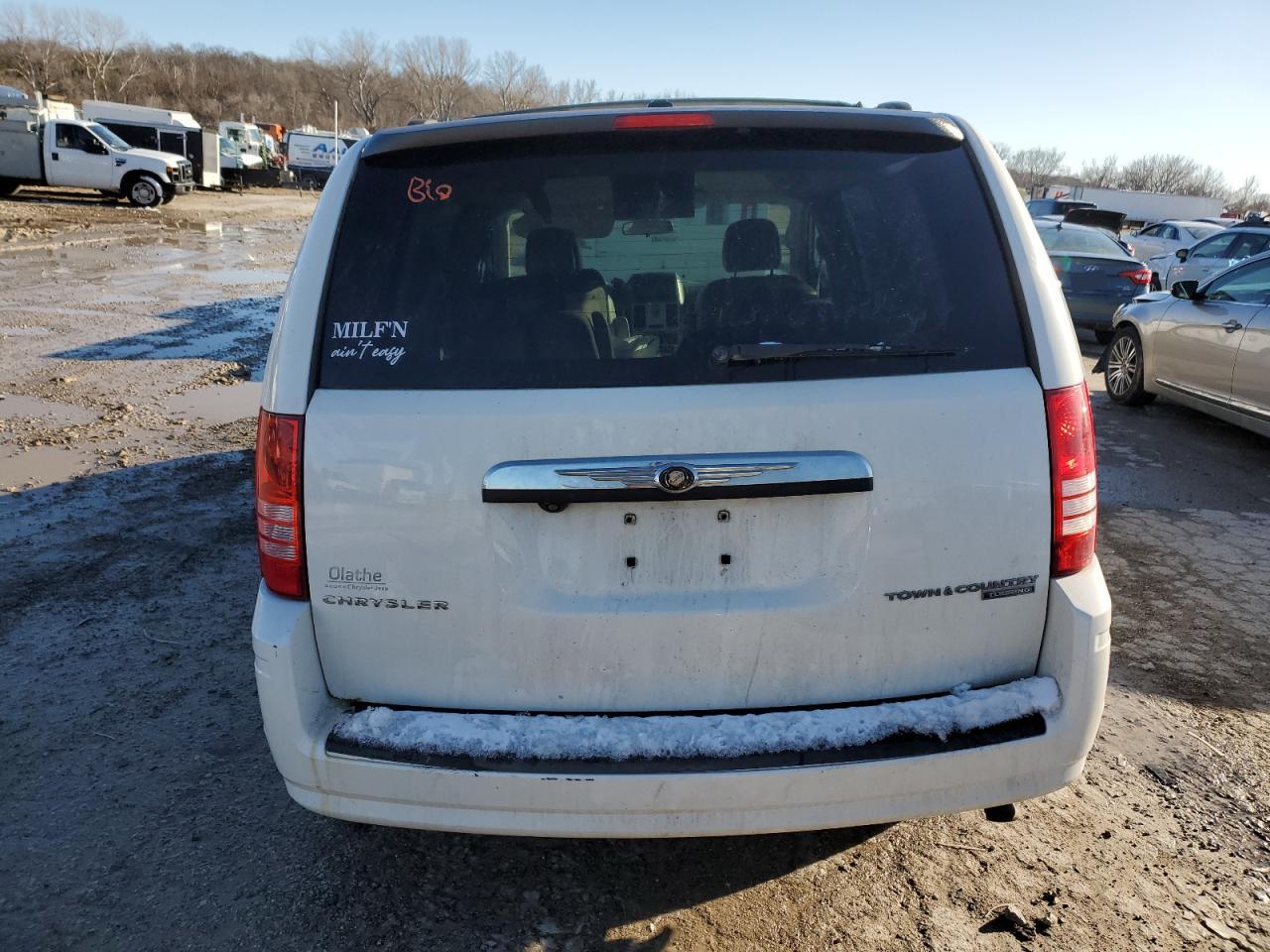 2010 Chrysler Town & Country - Image 6