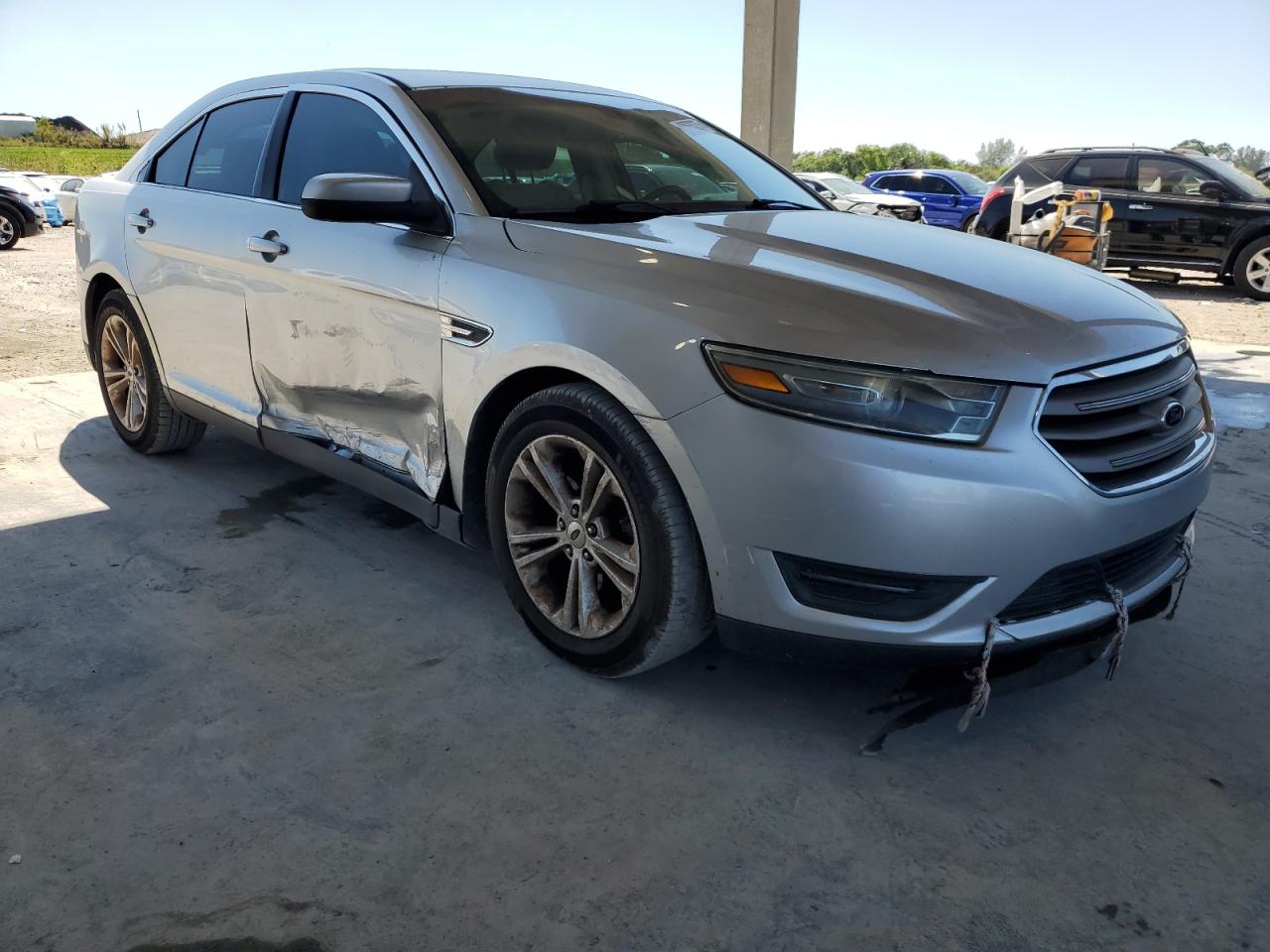 2013 Ford Taurus - Image 4