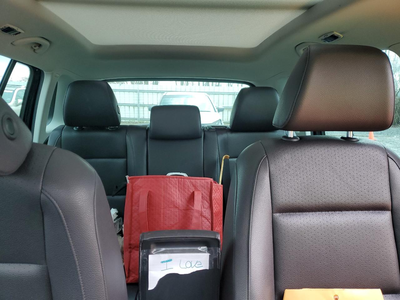 2017 Volkswagen Tiguan - Image 10