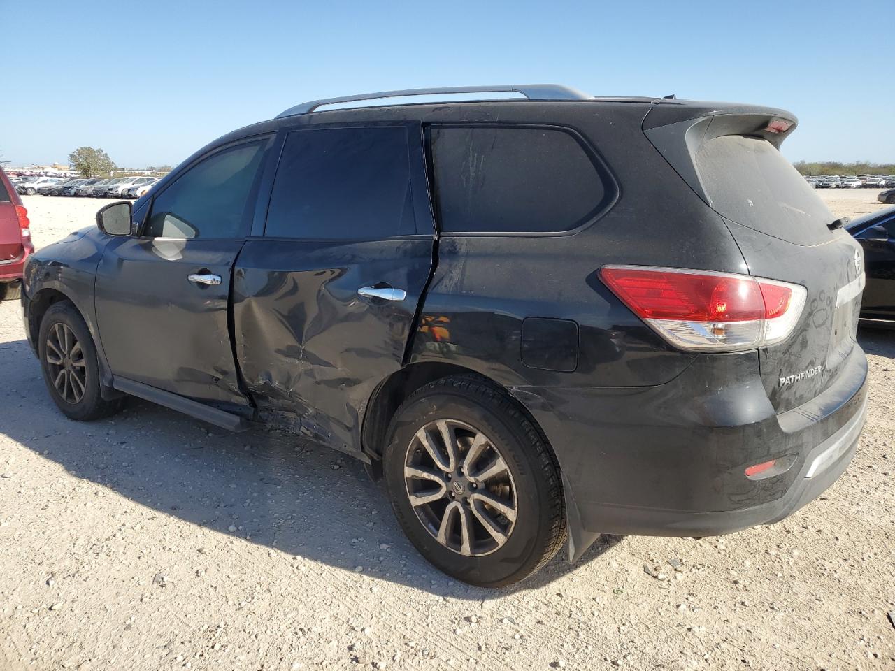 2015 Nissan Pathfinder - Image 2