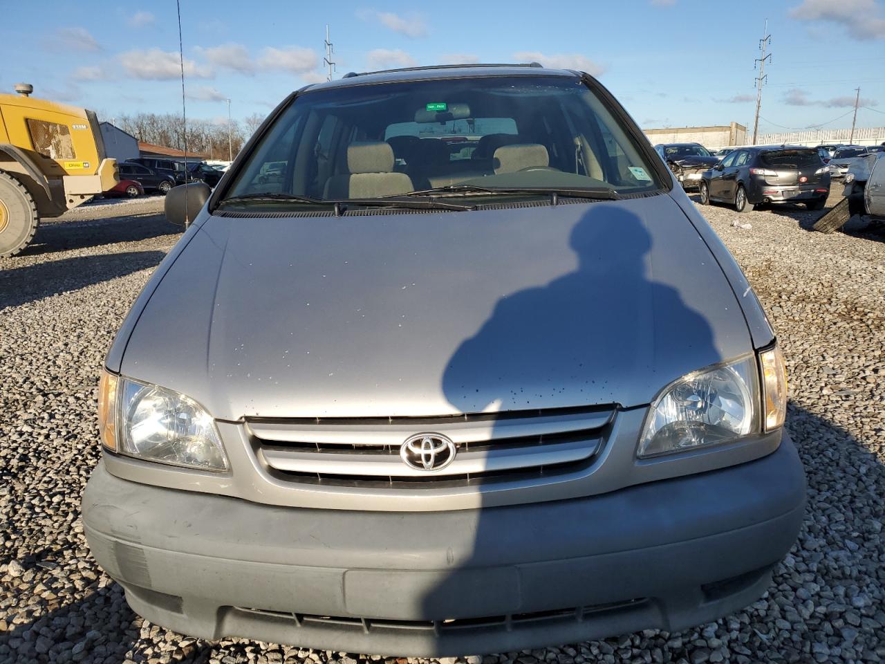 2002 Toyota Sienna - Image 5