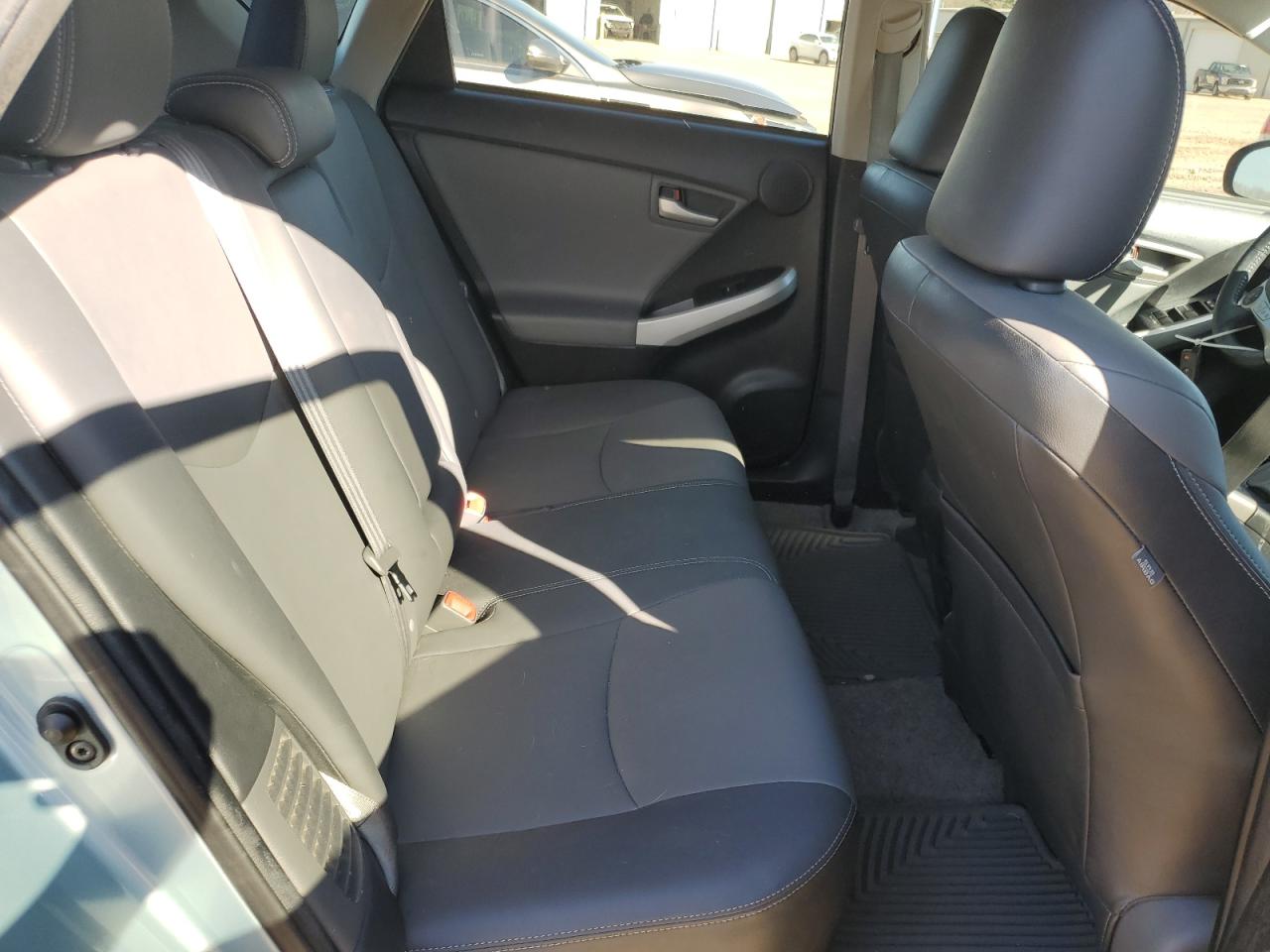 2015 Toyota Prius - Image 11