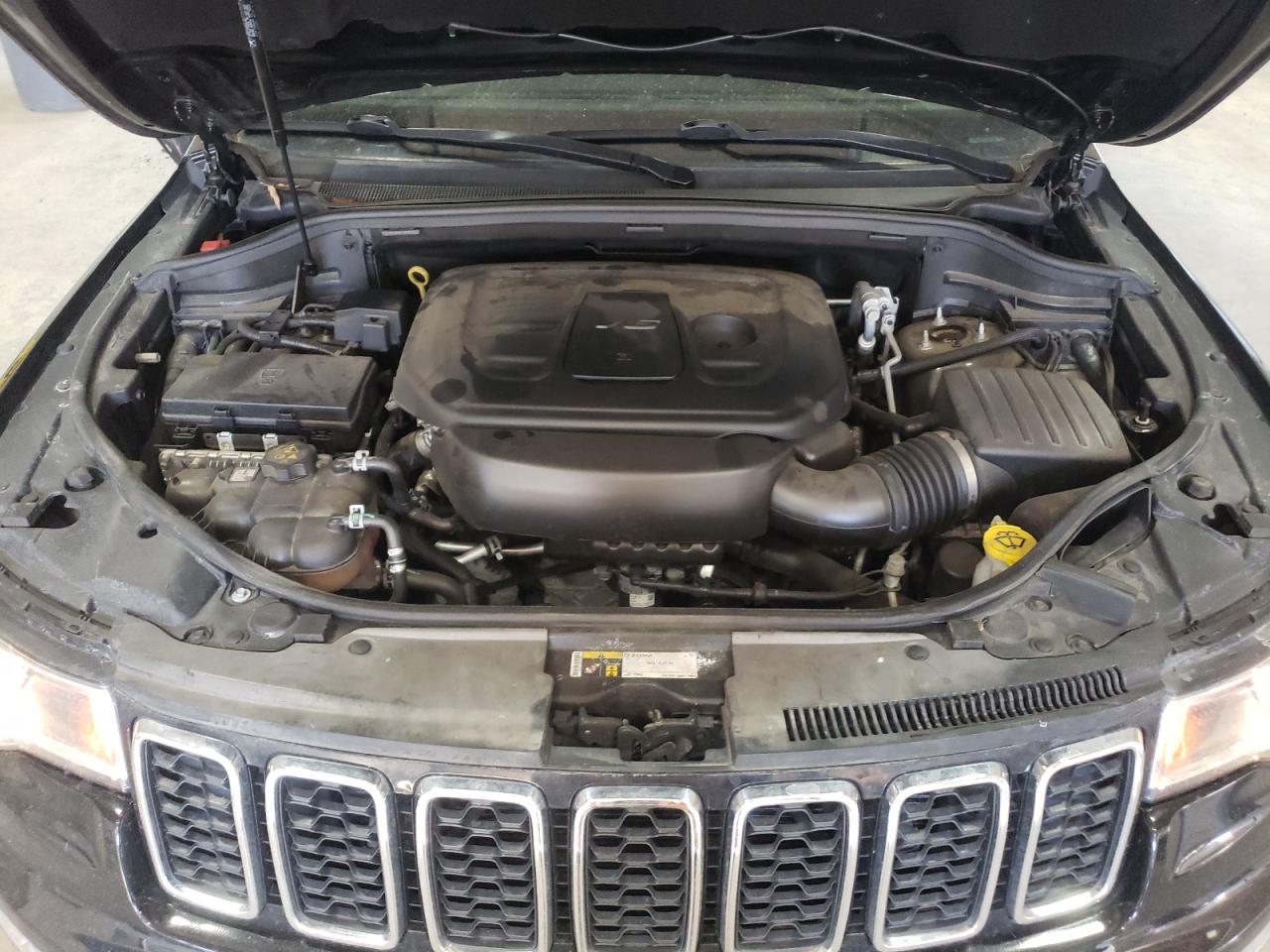 2020 Jeep Grand Cherokee - Image 12
