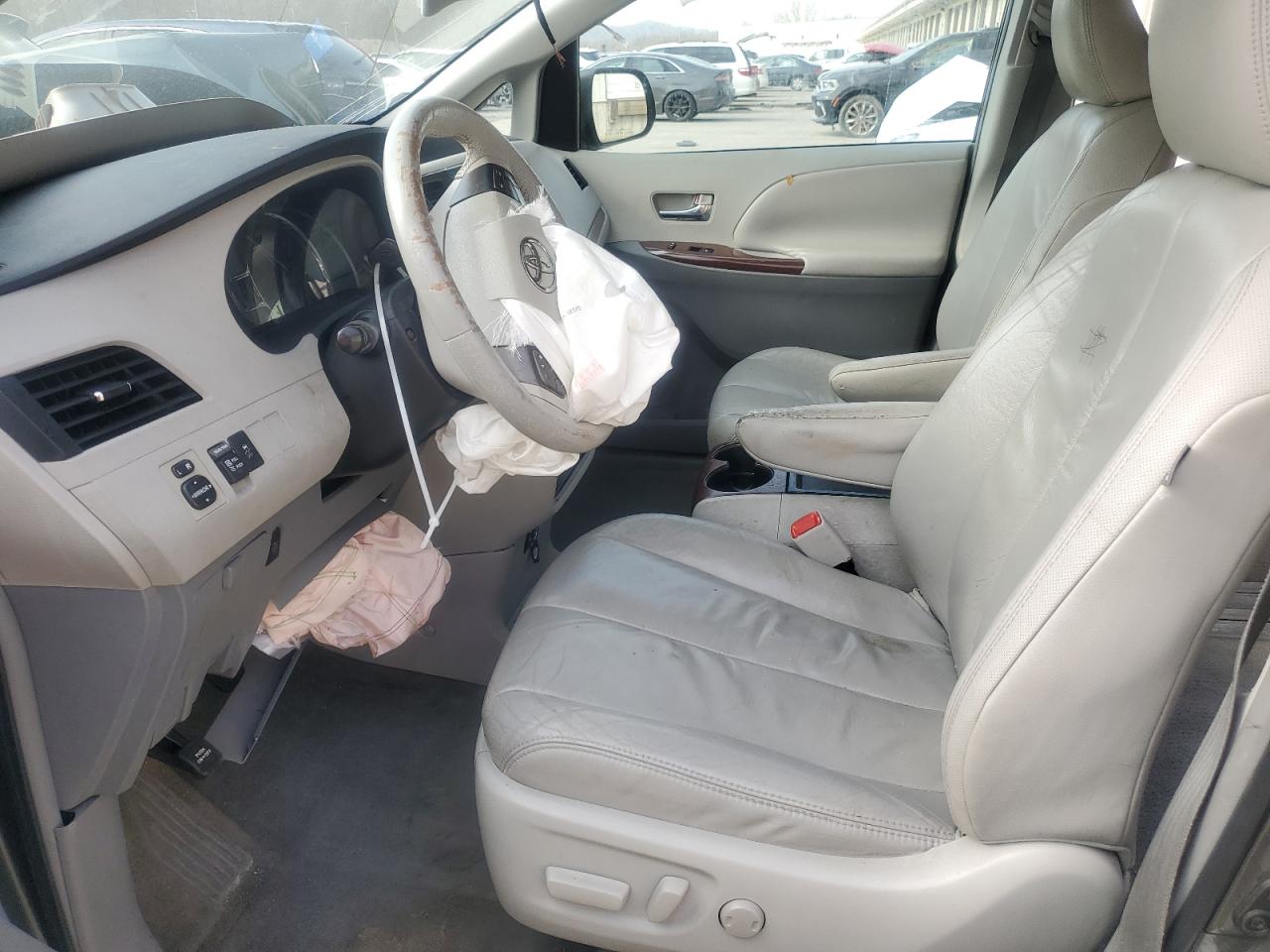 2011 Toyota Sienna - Image 7