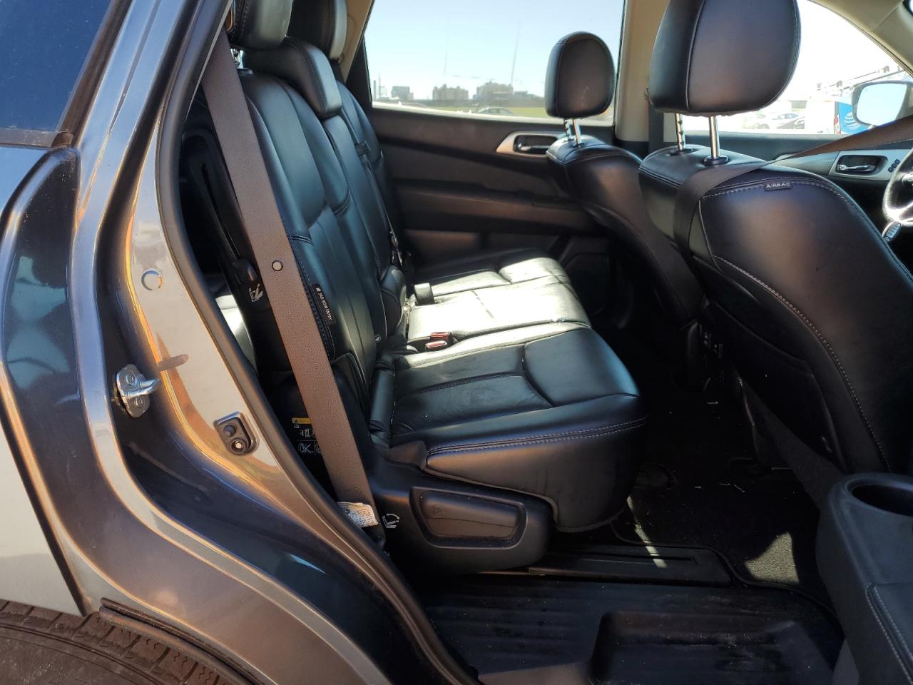 2018 Nissan Pathfinder - Image 11