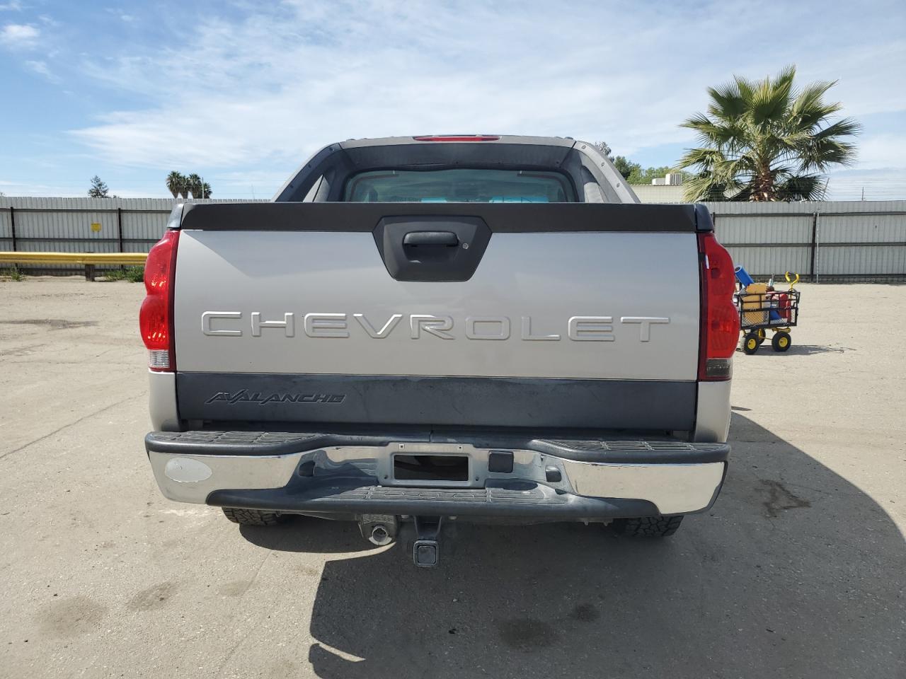 2005 Chevrolet Avalanche - Image 6