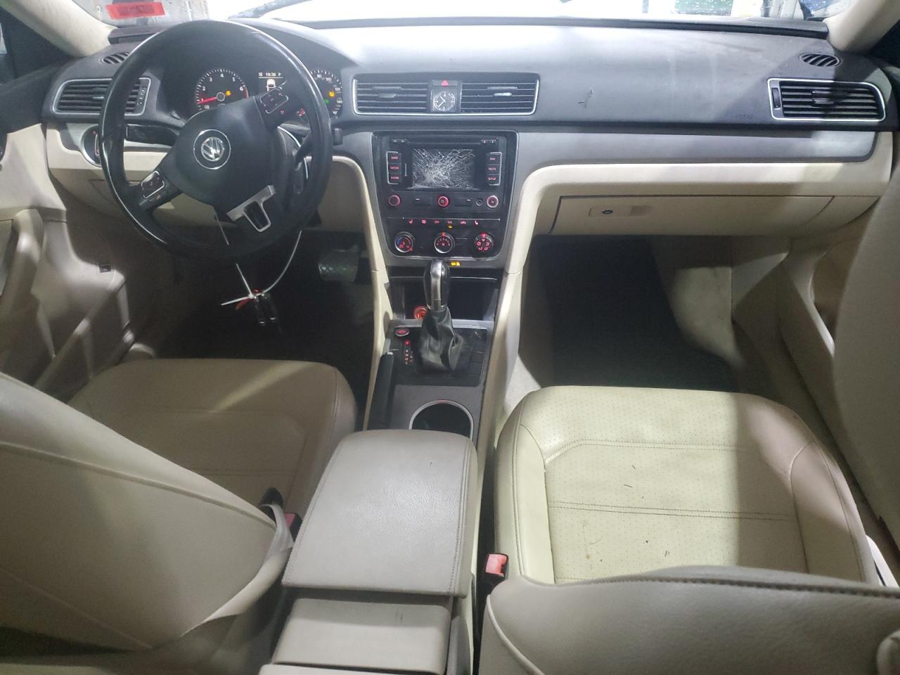 2014 Volkswagen Passat - Image 8