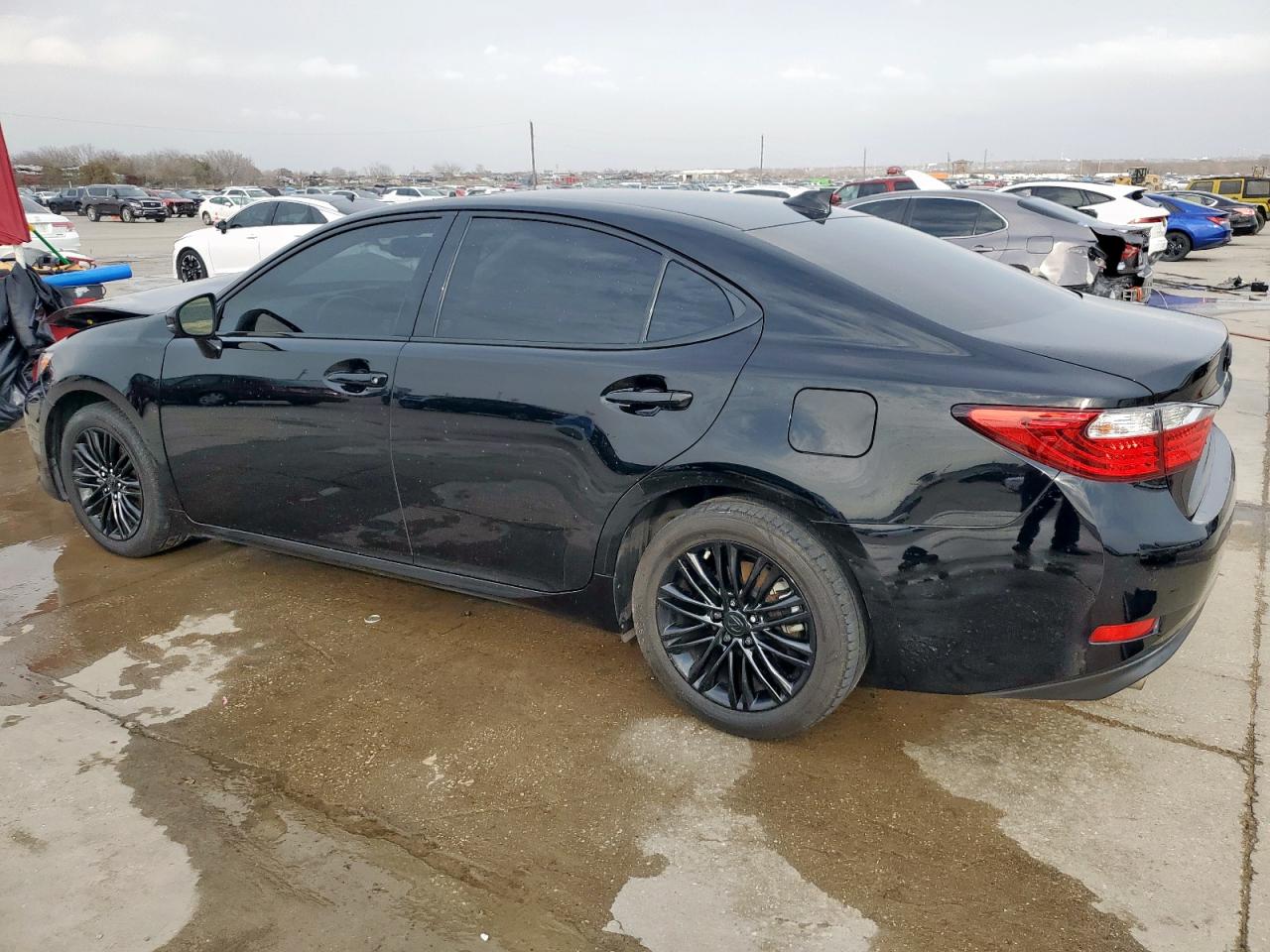 2015 Lexus ES - Image 2
