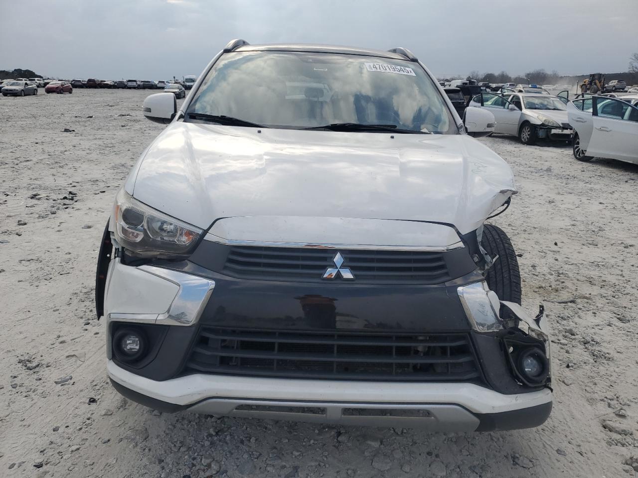 2017 Mitsubishi Outlander - Image 5