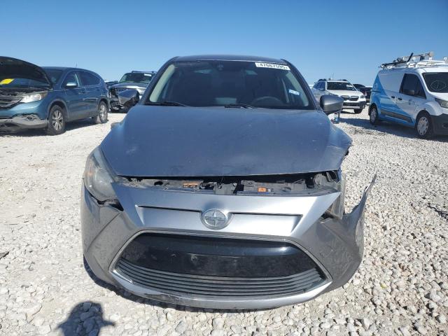  TOYOTA SCION 2016 Srebrny