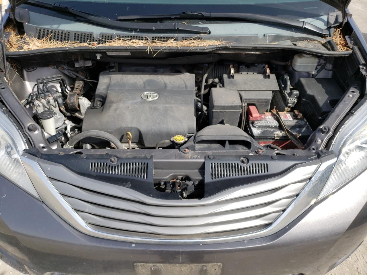 2012 Toyota Sienna - Image 12