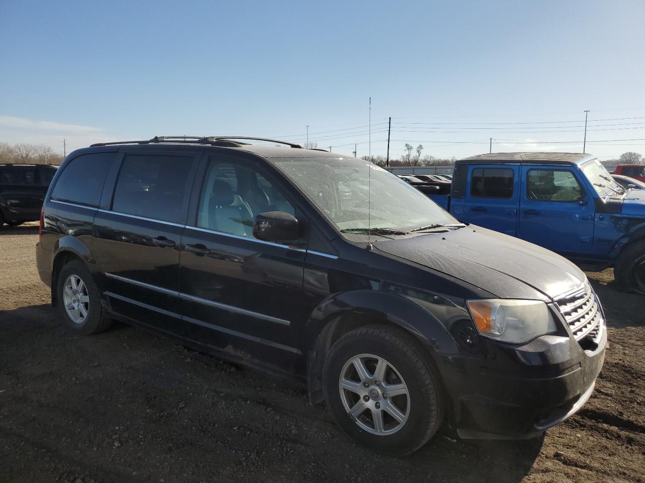 2010 Chrysler Town & Country - Image 4