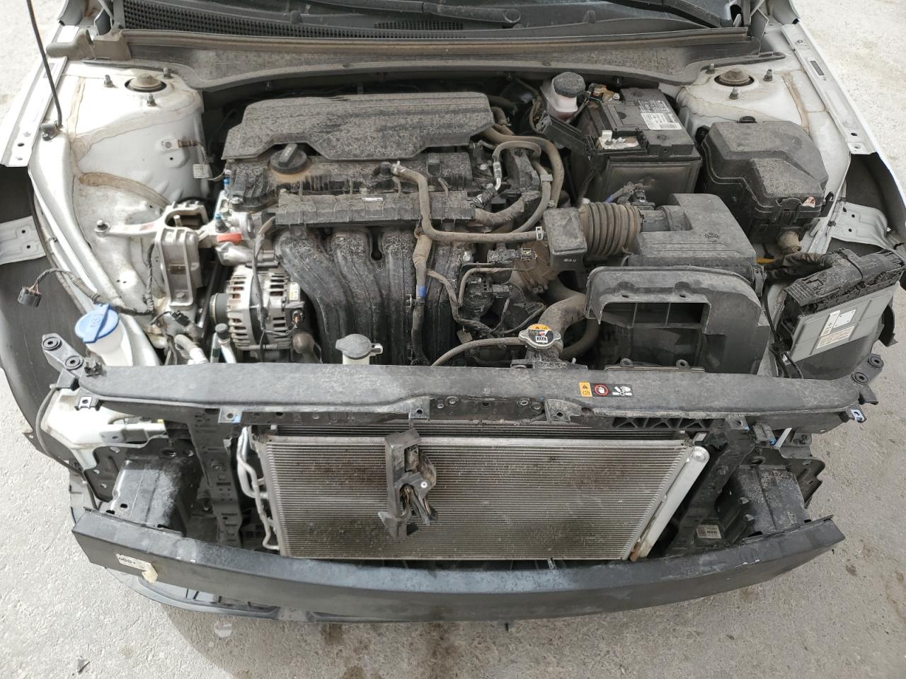 2022 Hyundai Elantra - Image 11