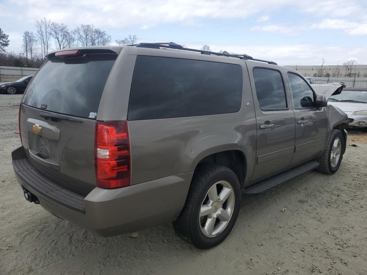 2013 Chevrolet Suburban - Image 3