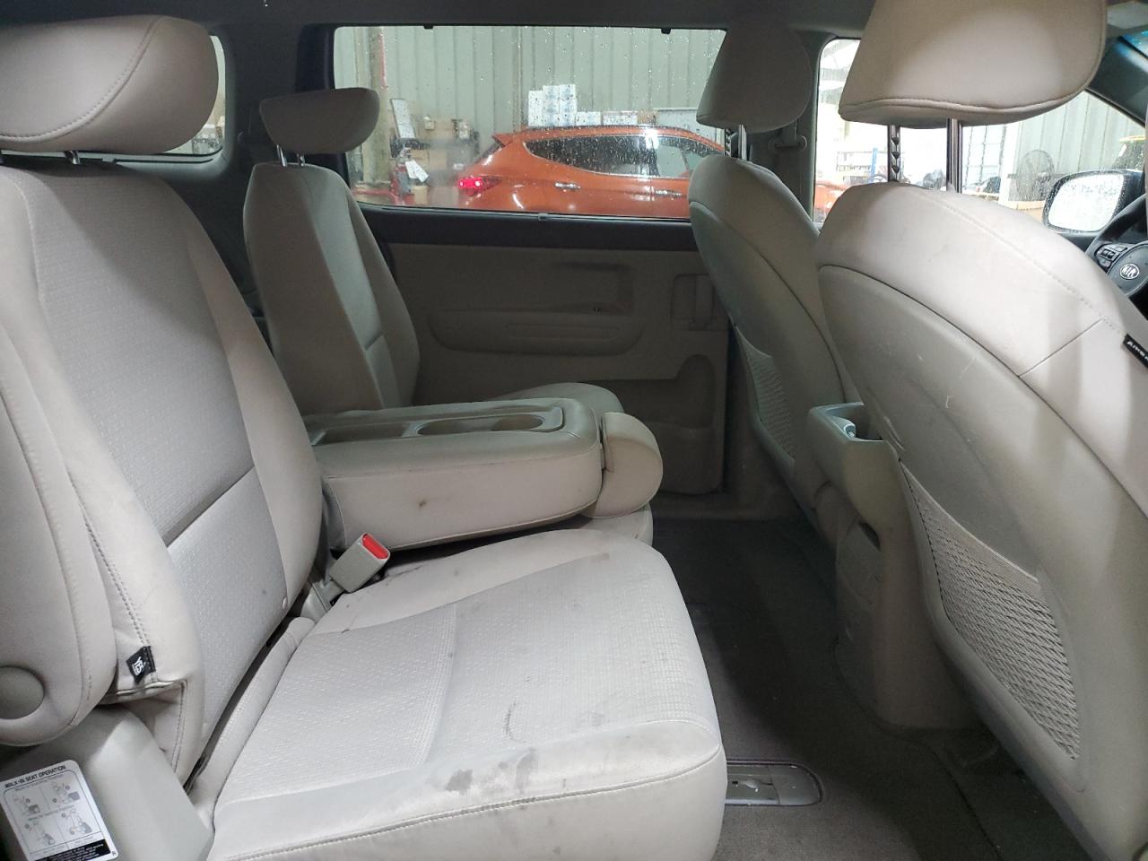 2016 Kia Sedona - Image 11