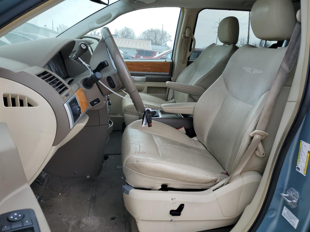 2008 Chrysler Town & Country - Image 7