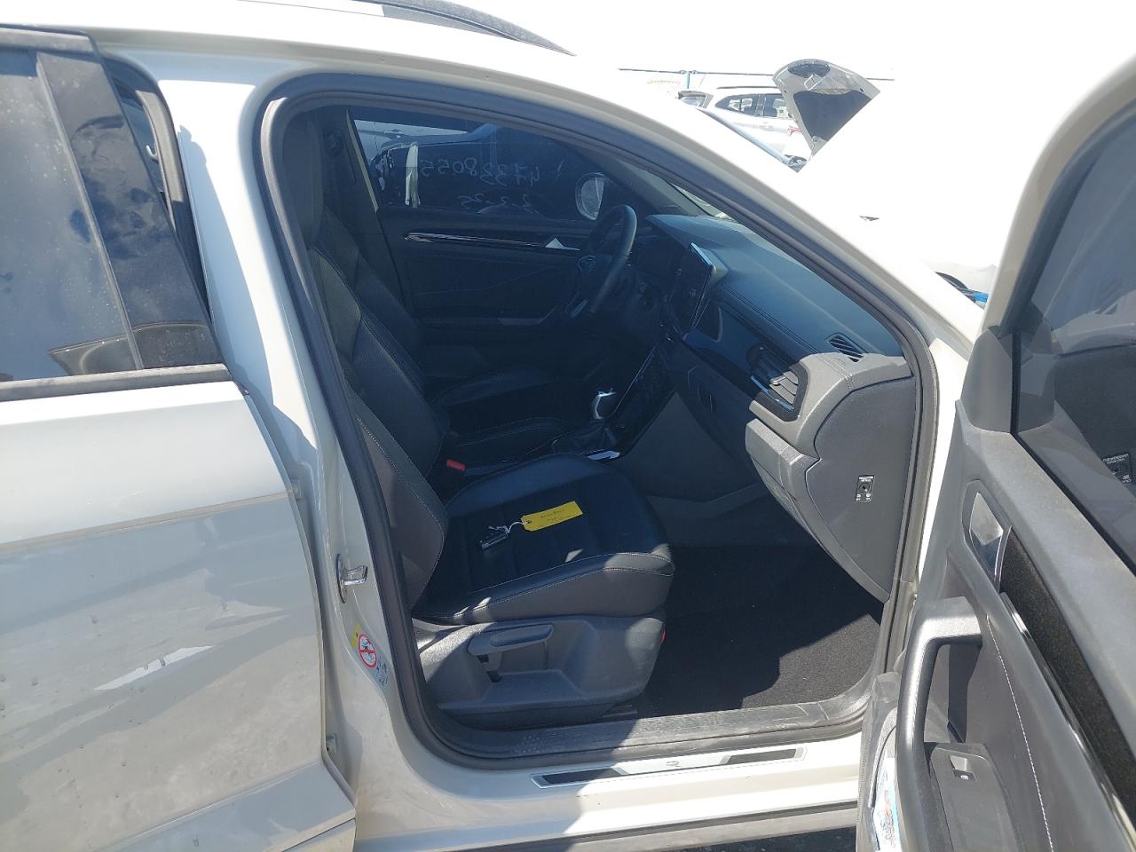 WVGCD1A18PV638780 - 2023 Volkswagen T-ROC - #47338055