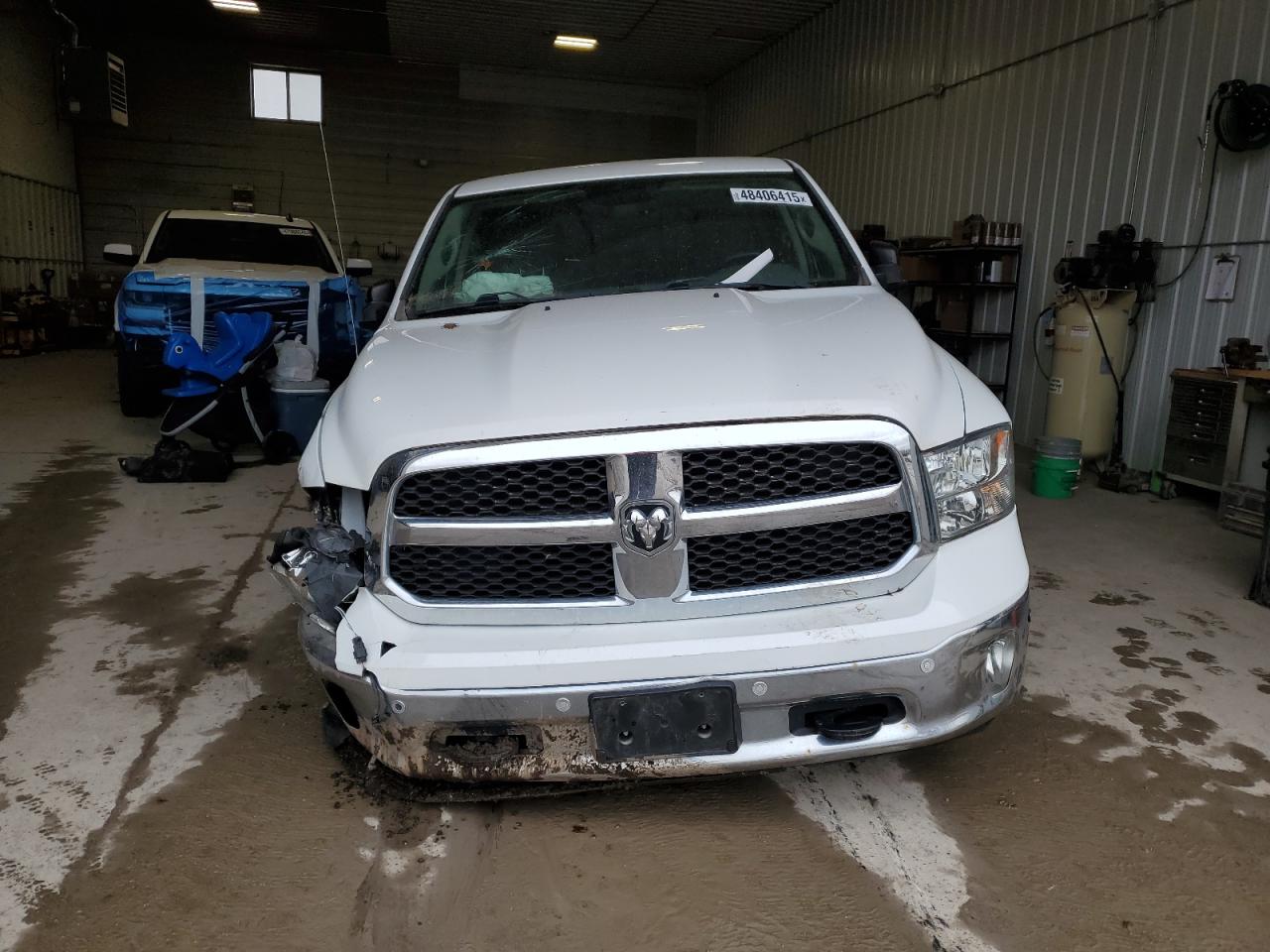 2016 RAM 1500 - Image 5