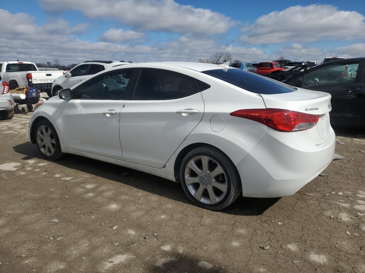 2013 Hyundai Elantra - Image 2