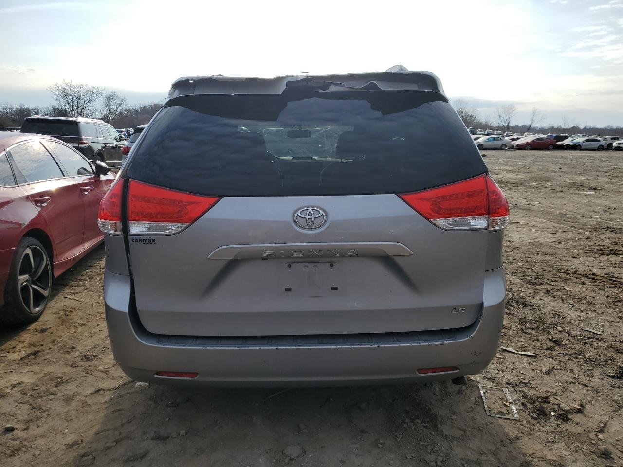 2012 Toyota Sienna - Image 6