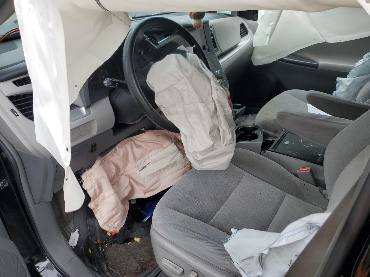 2015 Toyota Sienna - Image 8