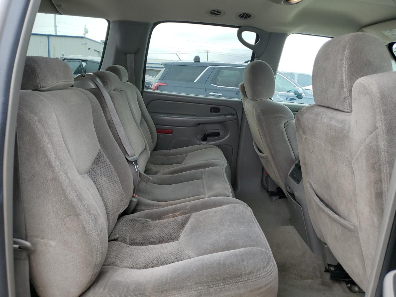 2005 Chevrolet Suburban - Image 10