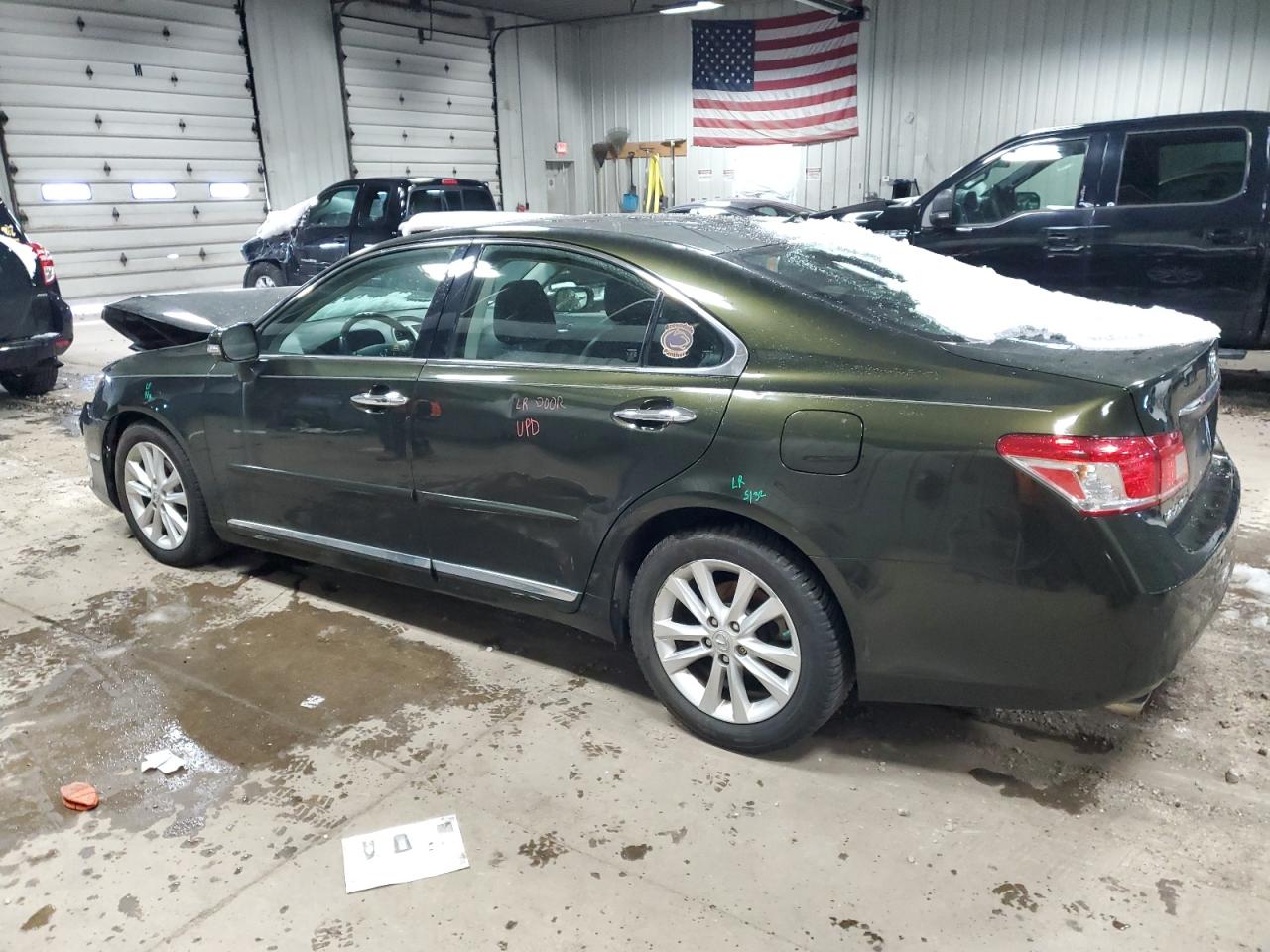 2010 Lexus ES - Image 2