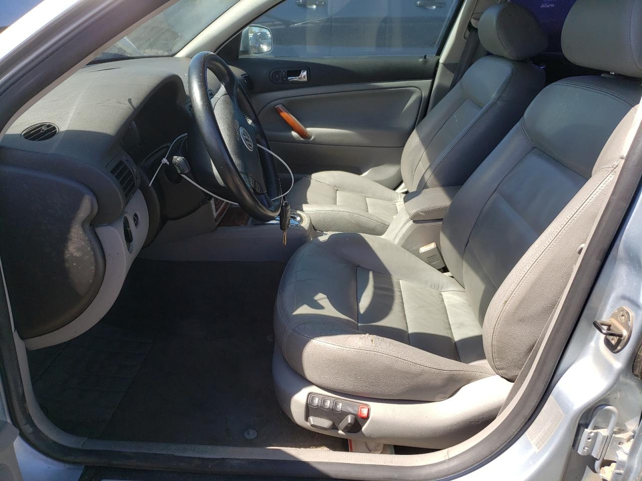2003 Volkswagen Passat Glx VIN: WVWWH63B33E127058 Lot: 50375235