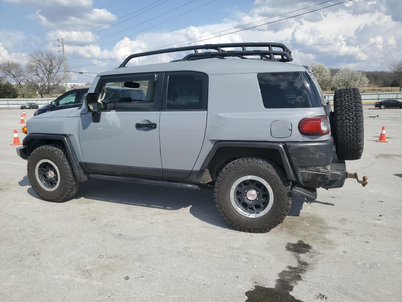 2013 Toyota FJ Cruiser - Image 2