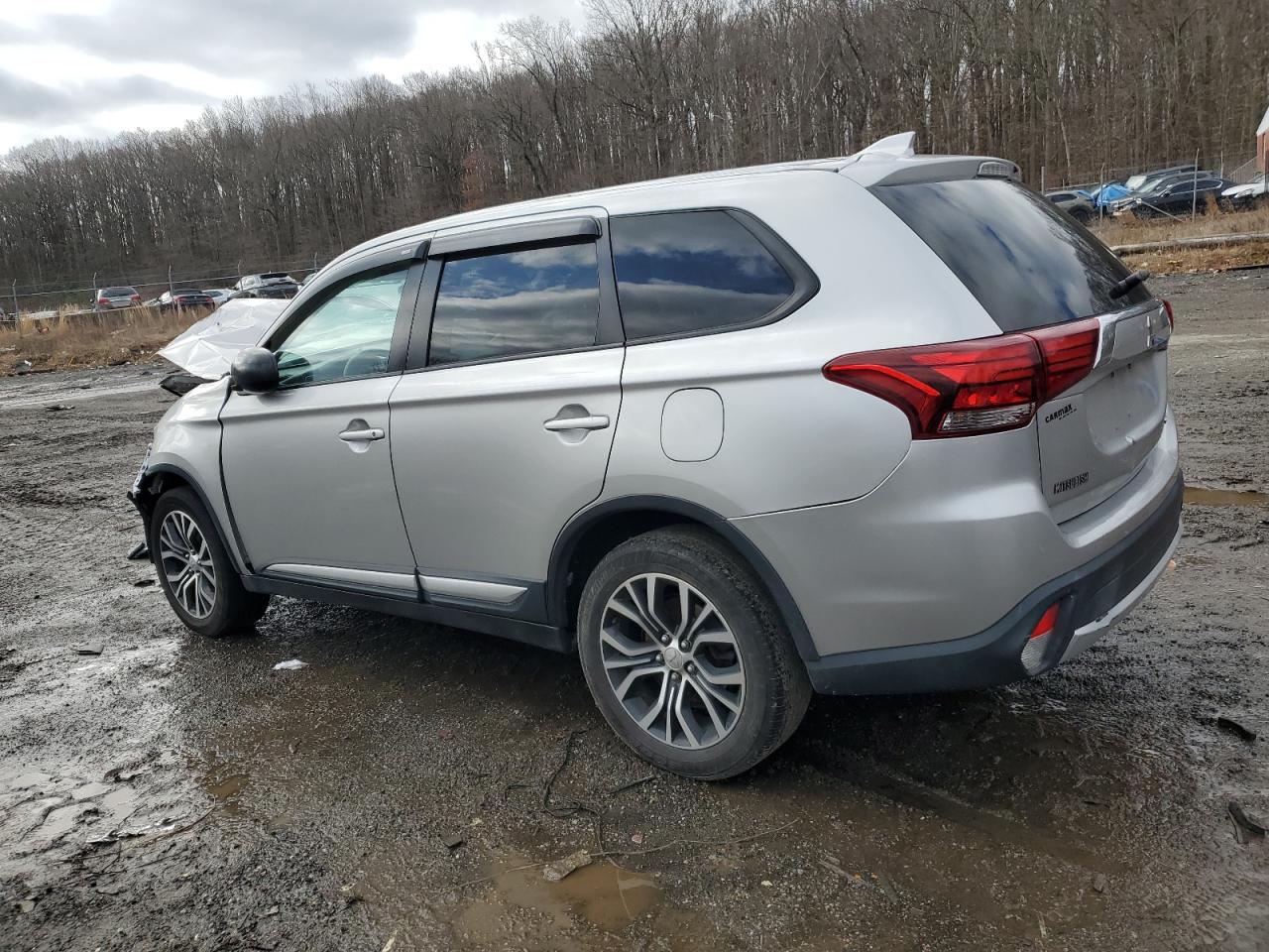 2018 Mitsubishi Outlander - Image 2