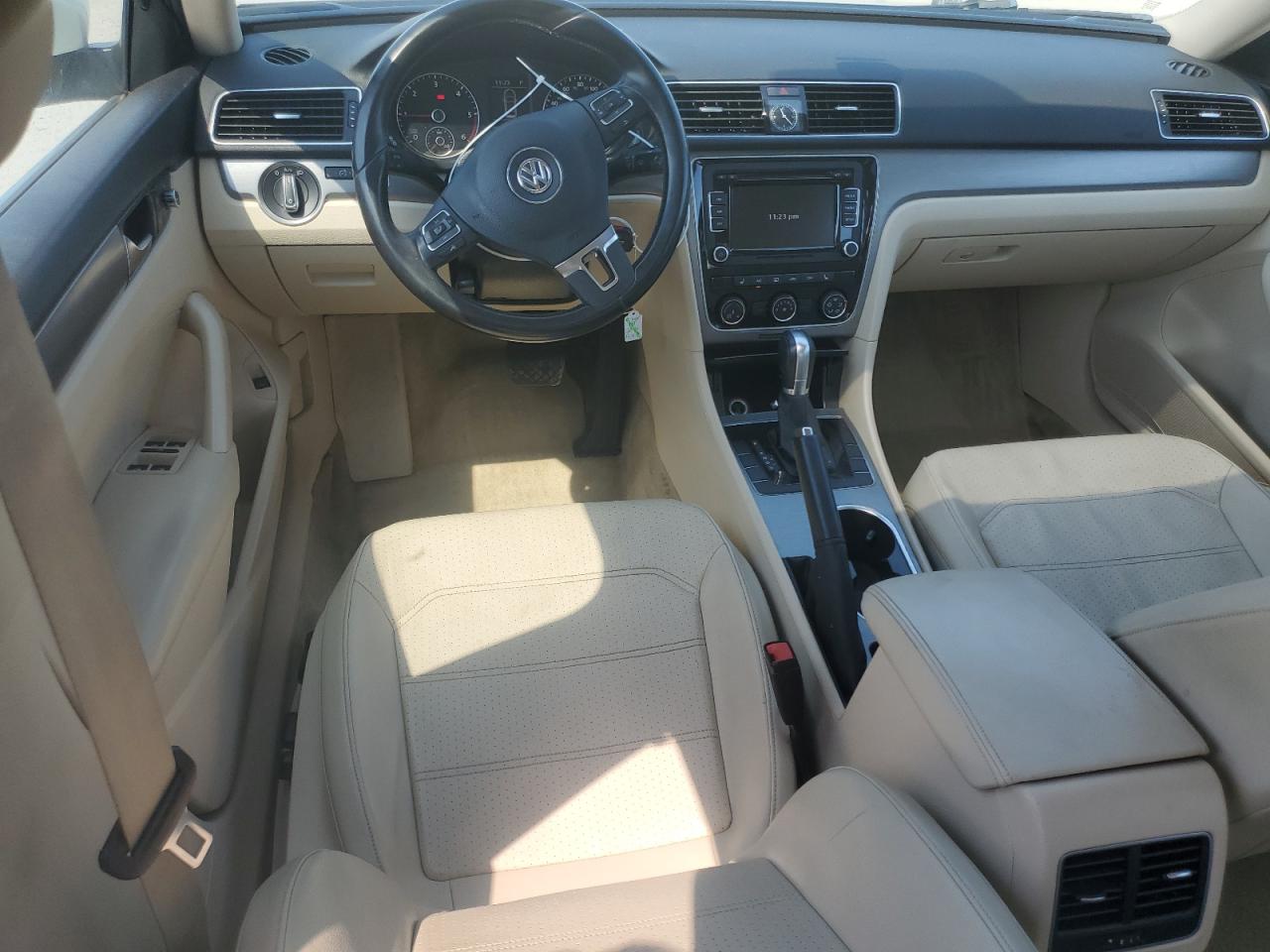 2015 Volkswagen Passat - Image 8