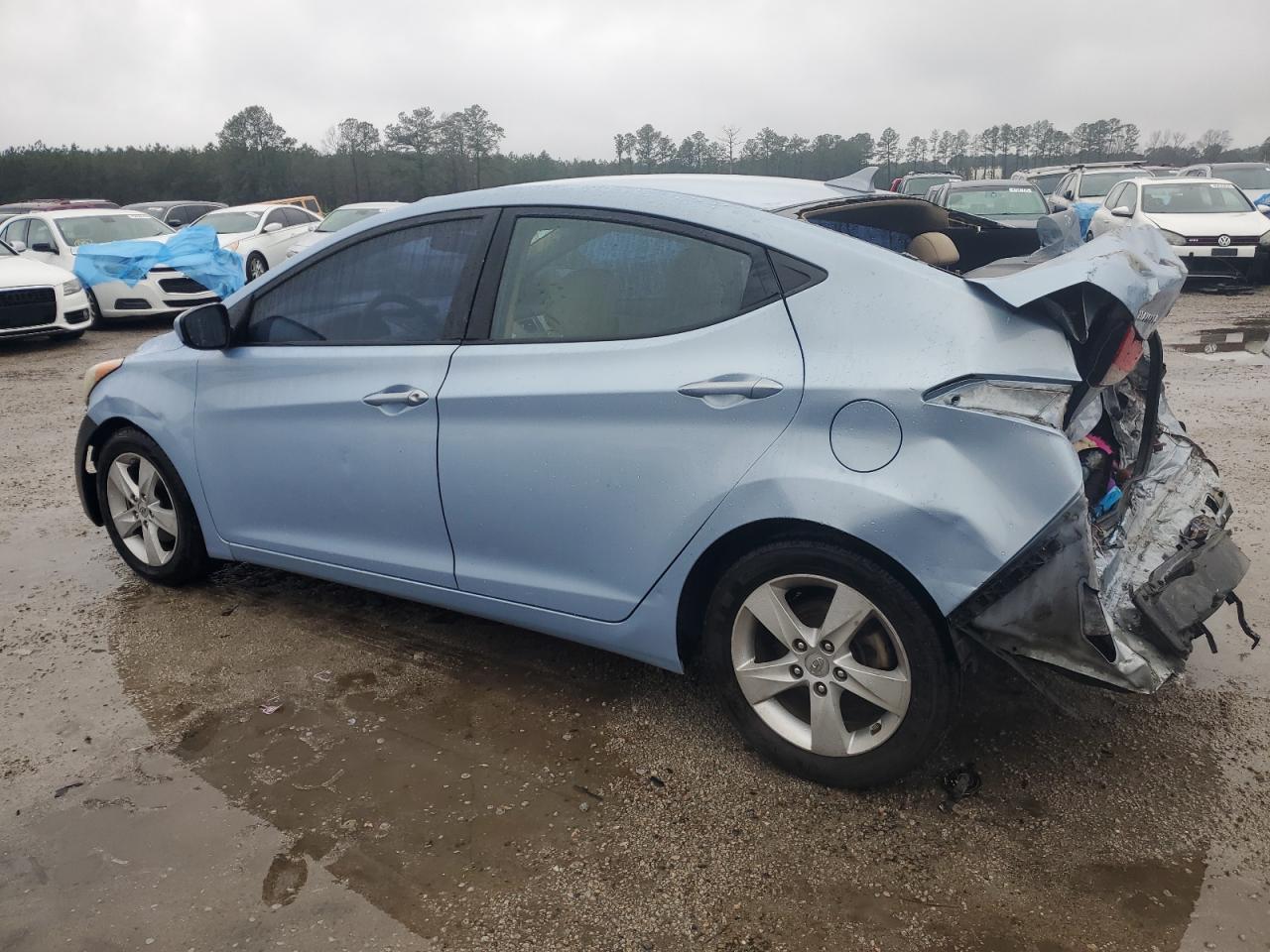 2013 Hyundai Elantra - Image 2