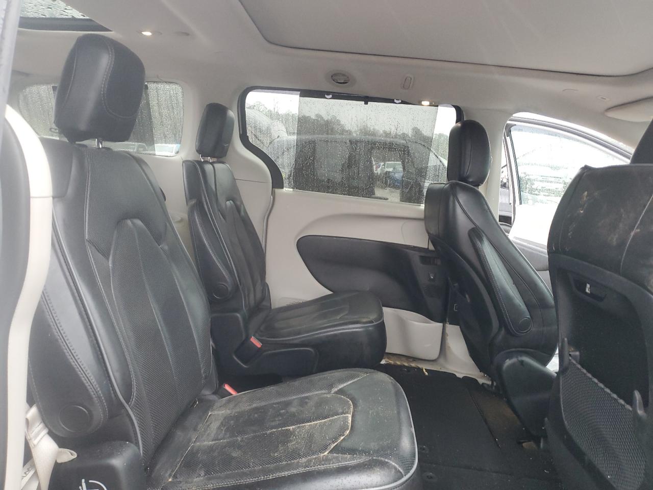 2018 Chrysler Pacifica - Image 12