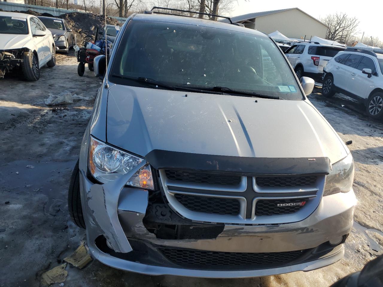 2018 Dodge Caravan - Image 5