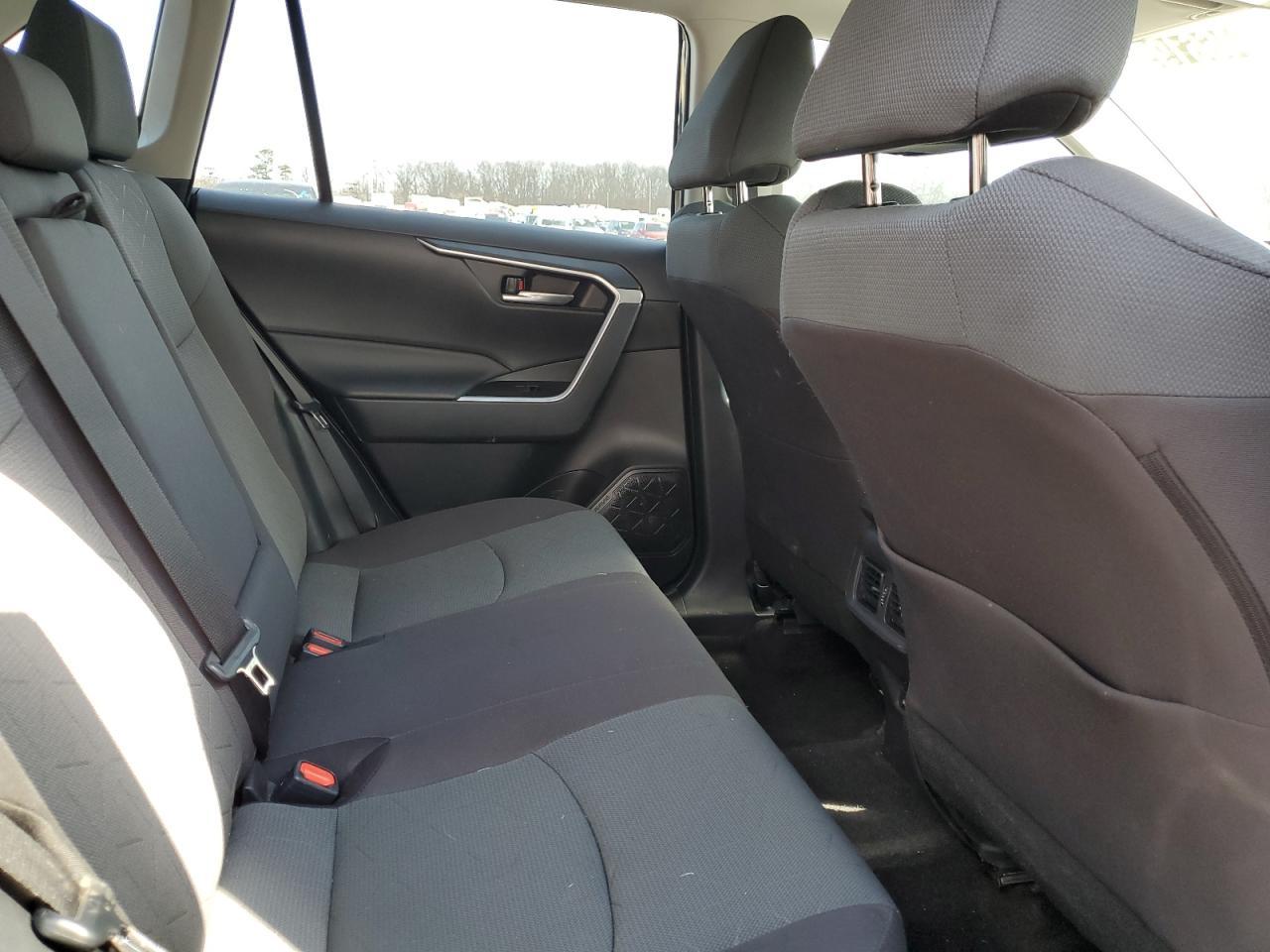 2024 Toyota RAV 4 - Image 11