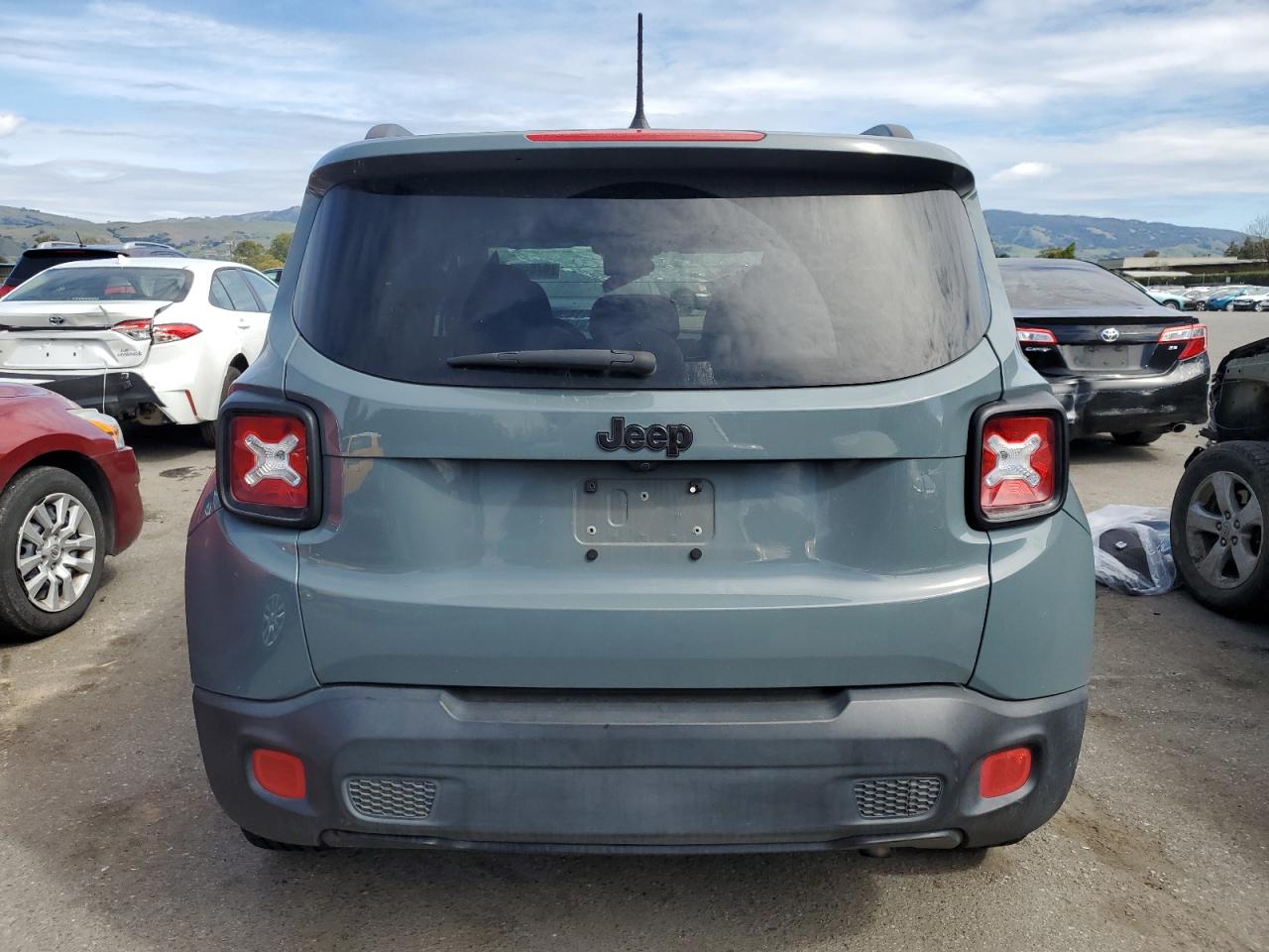 2017 Jeep Renegade - Image 6