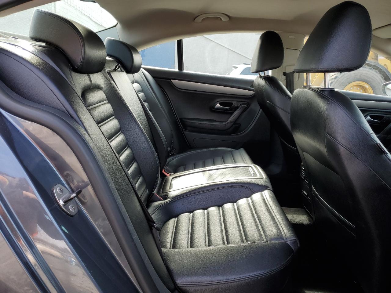 2010 Volkswagen Passat CC - Image 10