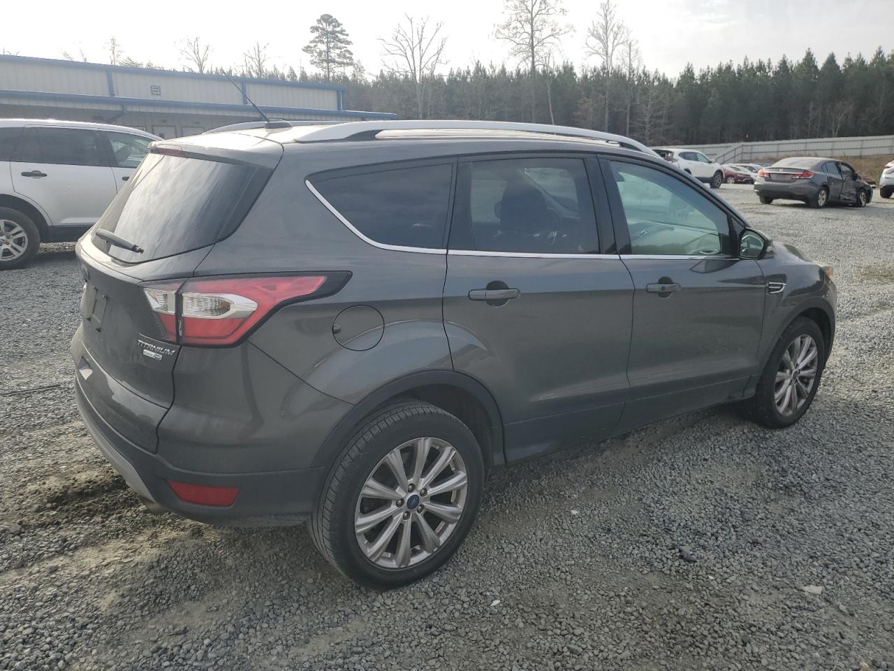 VIN: 1FMCU9JD8HUC16640 2017 FORD ESCAPE