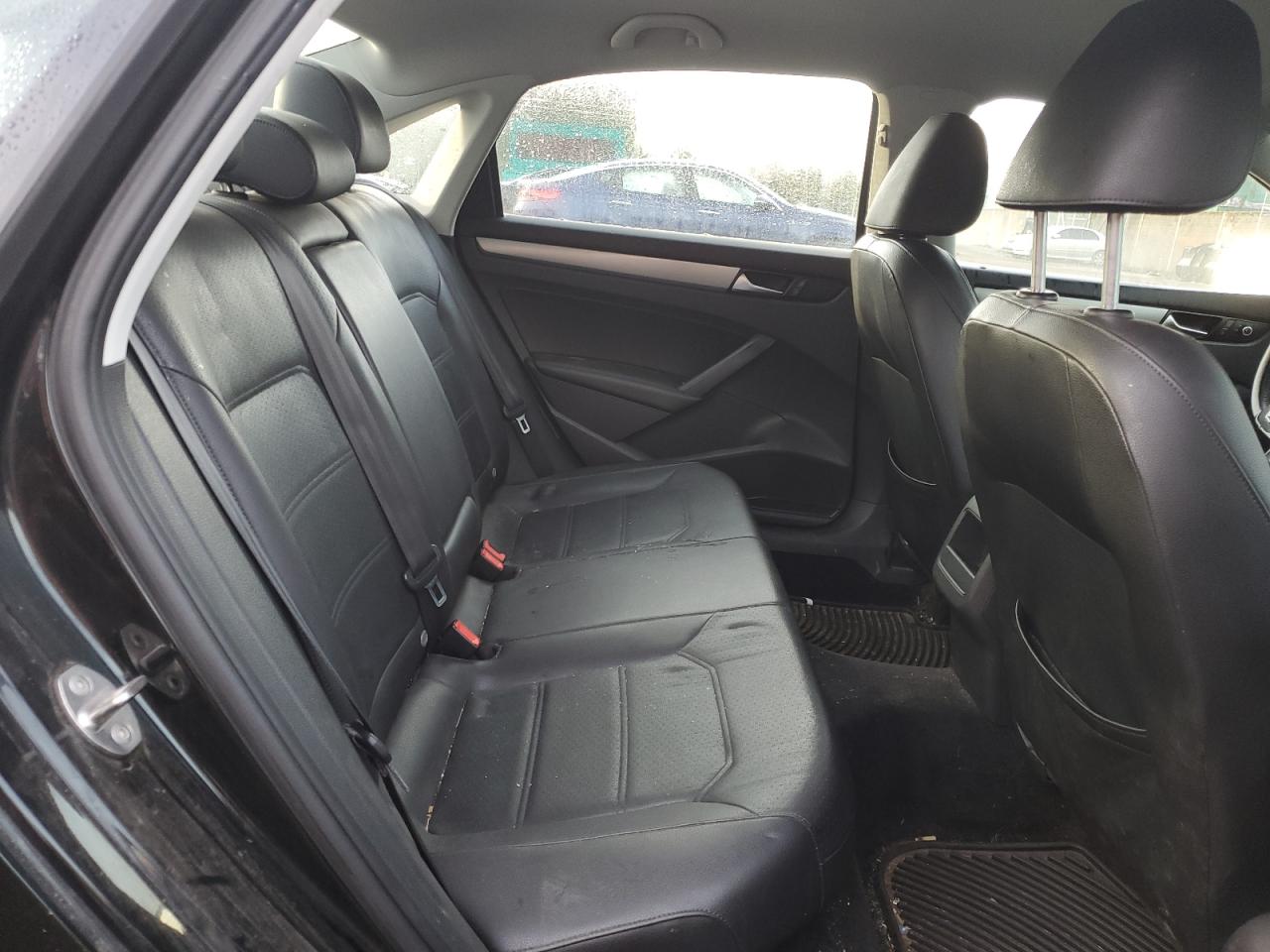 2015 Volkswagen Passat - Image 10