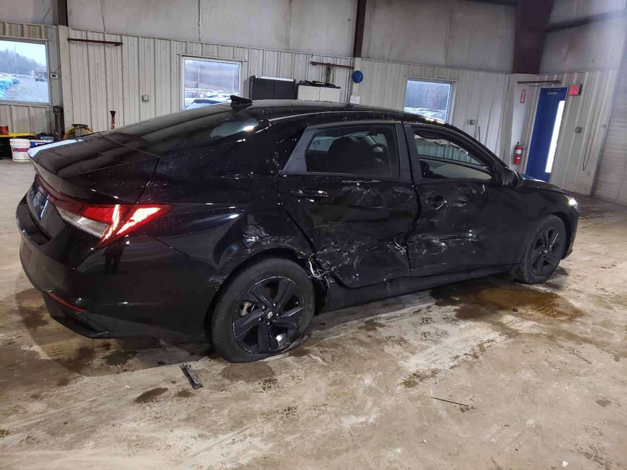 2023 Hyundai Elantra - Image 3