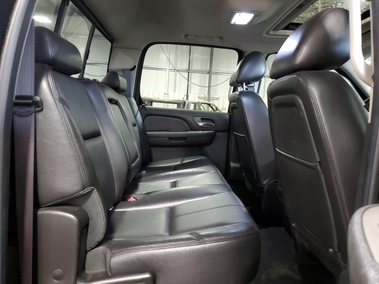 2012 Chevrolet Silverado - Image 11