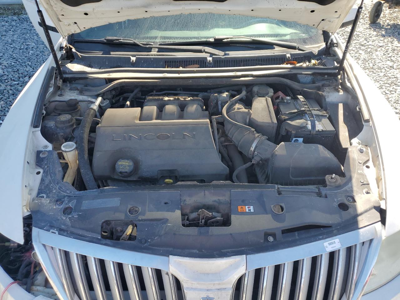 2012 Lincoln MKS - Image 11