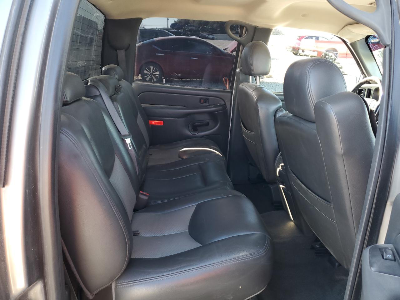 2006 Chevrolet Silverado - Image 10